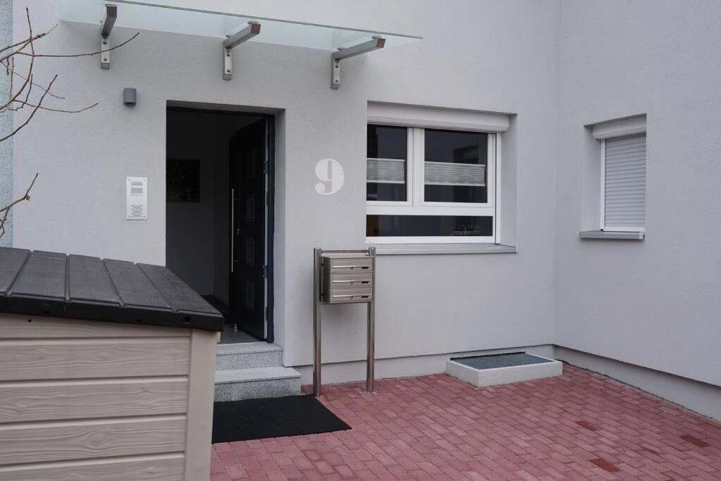 1 Zimmer Wohnung Dg Mit Klimaanlage Und Kleinen Balkon Oedheim Exterior photo
