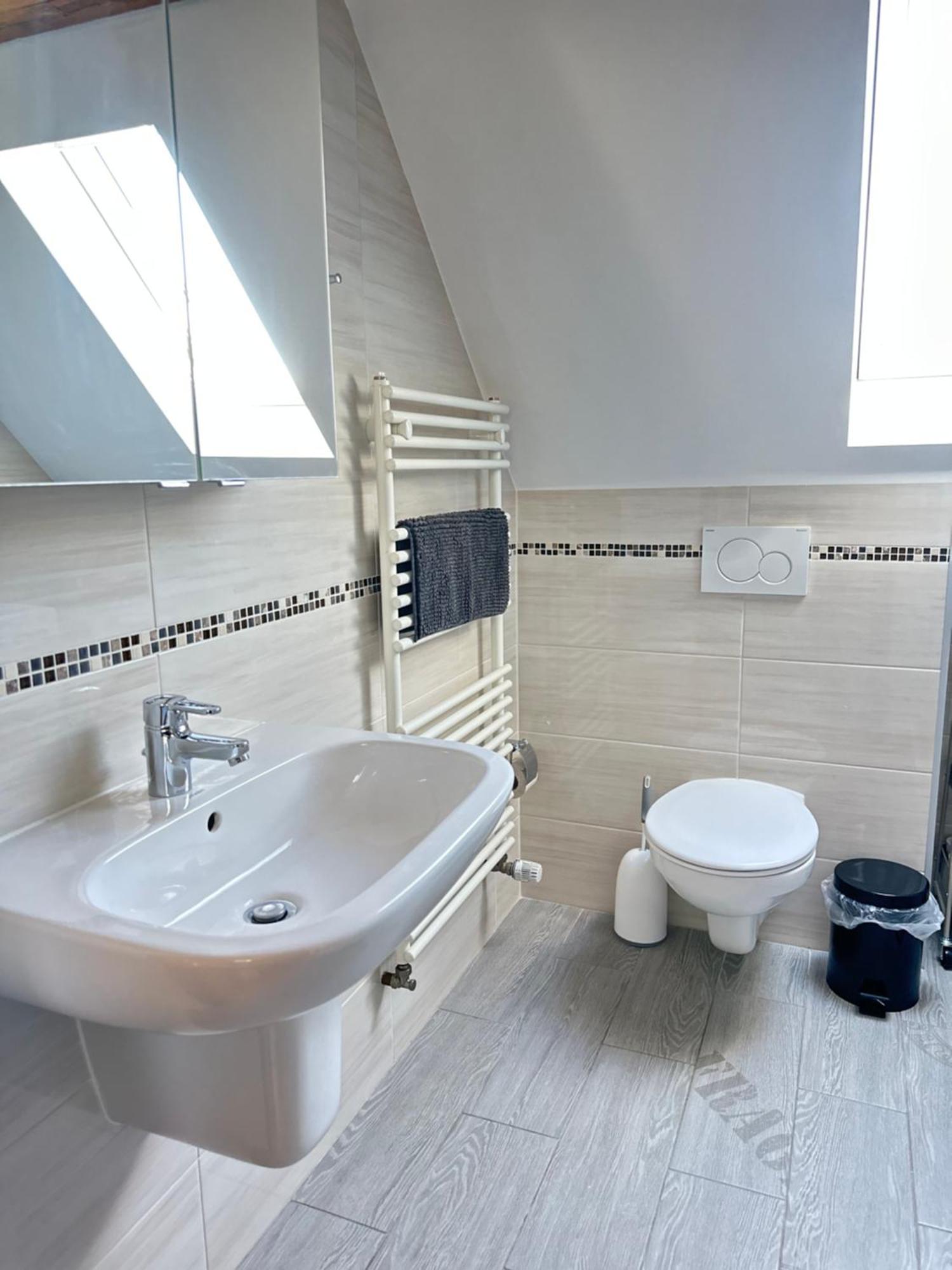 1 Zimmer Wohnung Dg Mit Klimaanlage Und Kleinen Balkon Oedheim Exterior photo